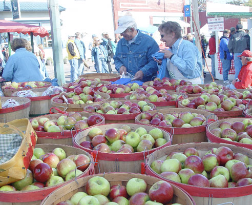 When is the Apple Dumpling Festival held in Pennsylvania?