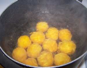 washing loquats