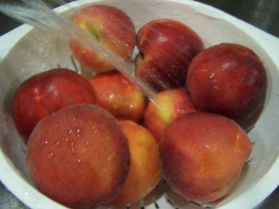 Washing peaches