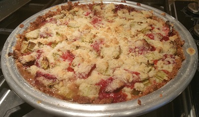 Rhubarb Strawberry Pie with a crumb topping